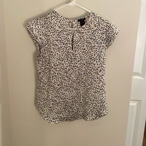 Ann Taylor Abstract Print Top in Black and Brown. Size XS